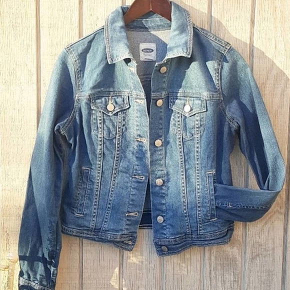 Cozy Spring Classic Denim Jacket Minimalist Closet Must-Have - Picture 2 of 9